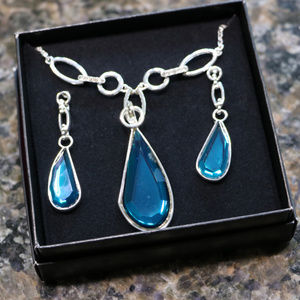 Avon Jewelry - Avon Blue Teardrop Earrings & Necklace Avon Jewelry - Avon Blue Teardrop Earrings & Necklace